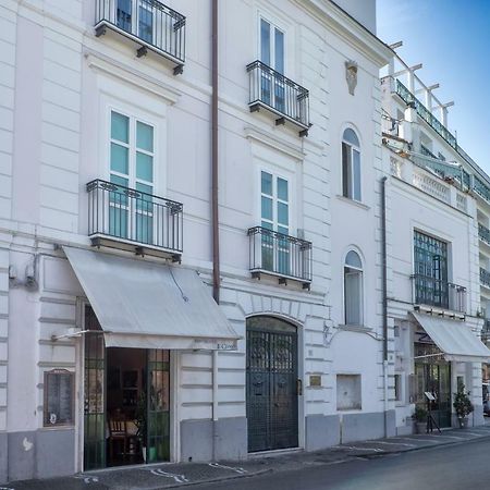 "White Mermaid" - Sorrento Downtown Sea View Apartment 외부 사진